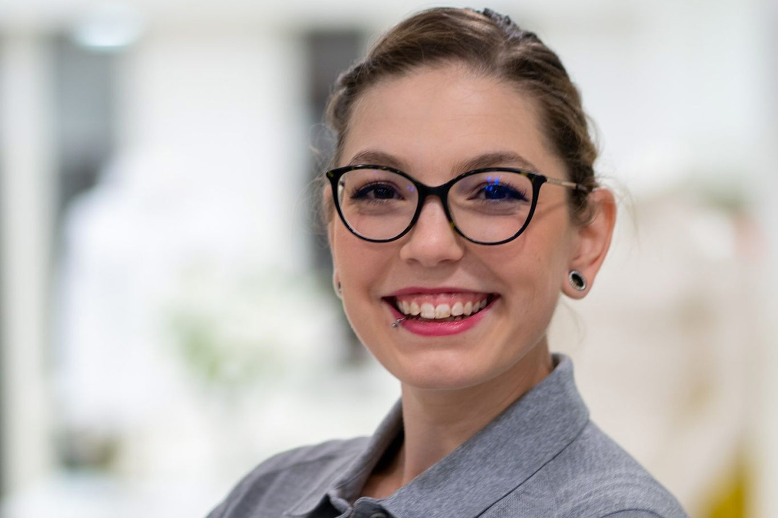 Portrait von Sonja Darschnik.